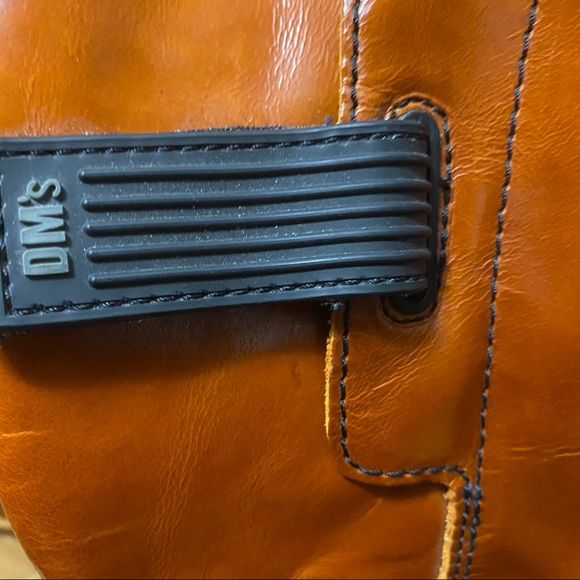 Get the LOOKS with these Dr.Martens boots
Brown, shiny, moto vibes. AW500 - Picture 3 of 6